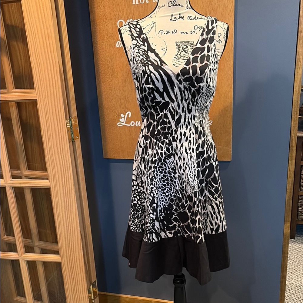 Nine West Black & White Animal Print V-Neck Dress Size 6